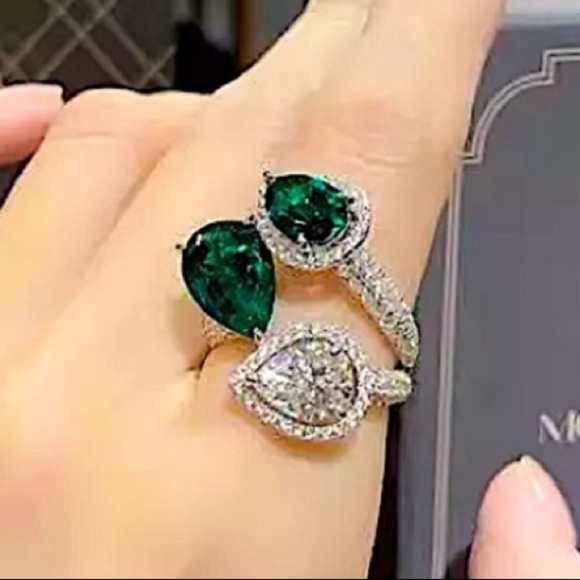 Emerald Green Sterling Silver Zircon Leaf Ring - Picture 4 of 10